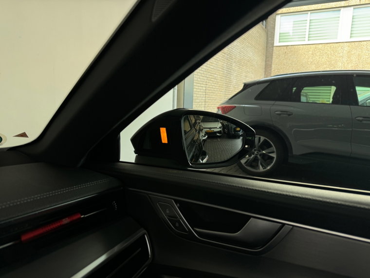 Vehicle Image 24