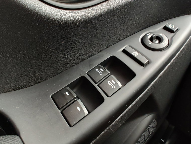 Vehicle Image 25