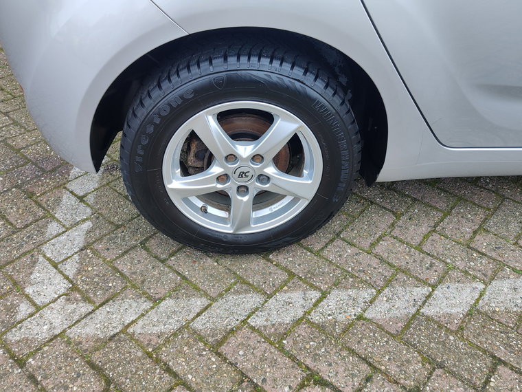 Vehicle Image 35