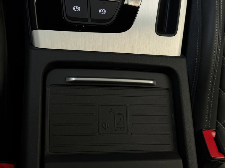 Vehicle Image 25