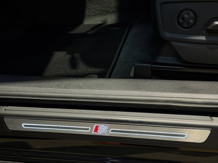 Vehicle Image 37