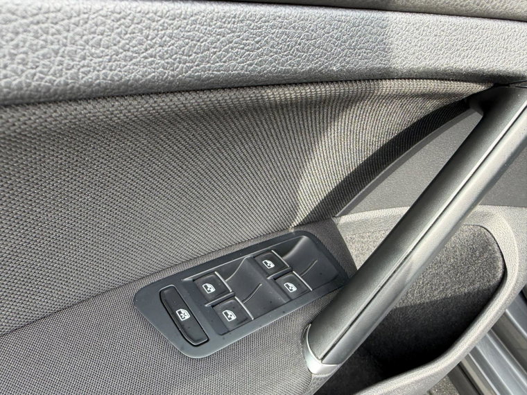Vehicle Image 33