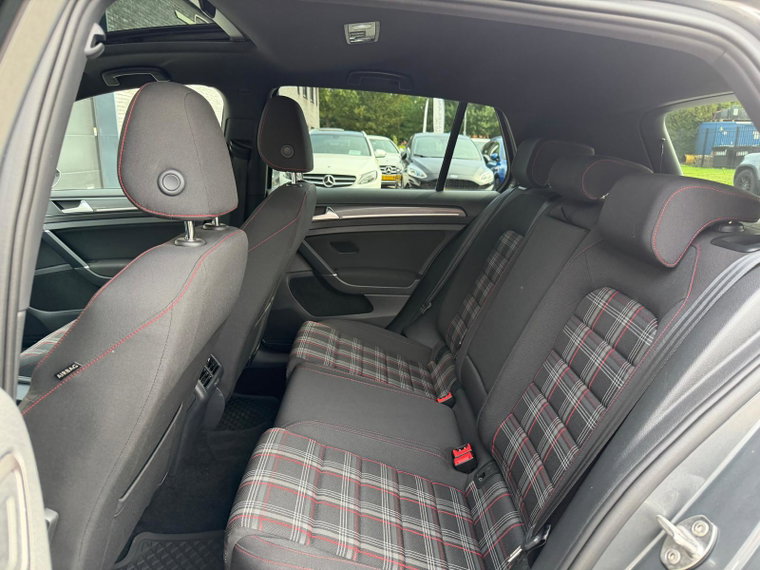 Vehicle Image 36