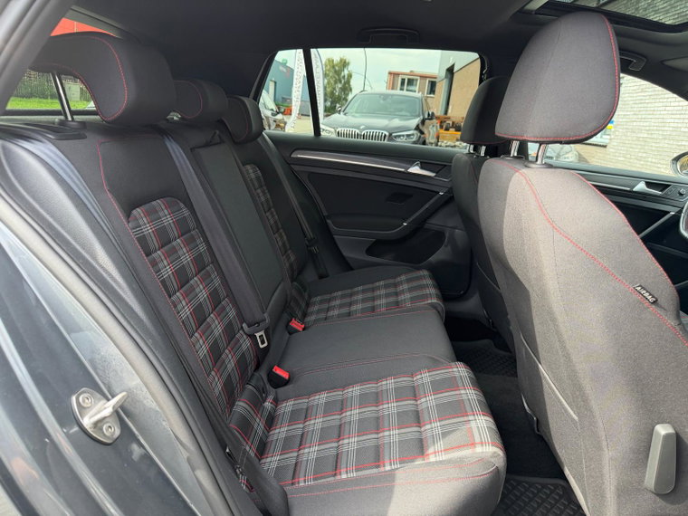 Vehicle Image 37