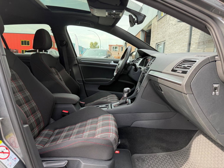 Vehicle Image 38