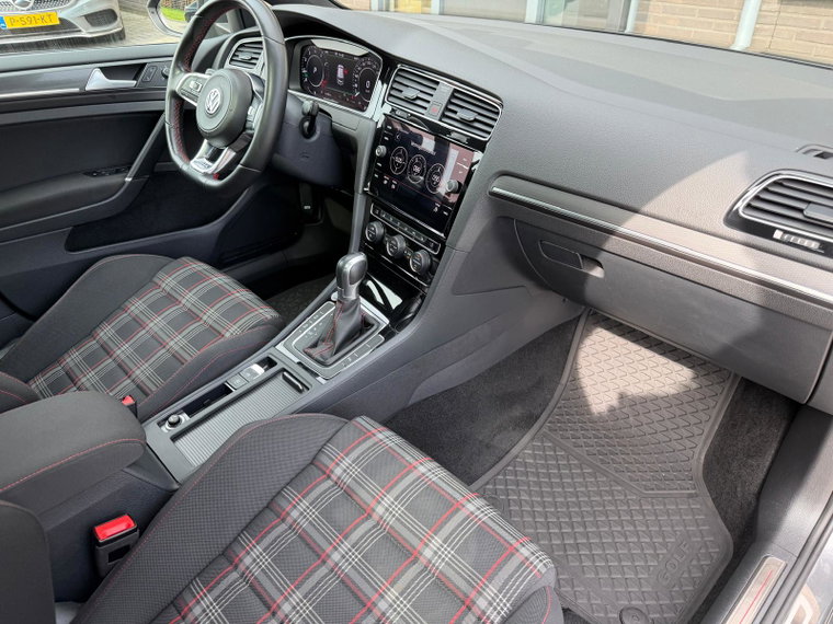Vehicle Image 39