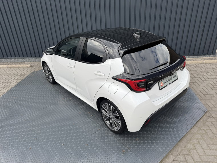 Vehicle Image 13