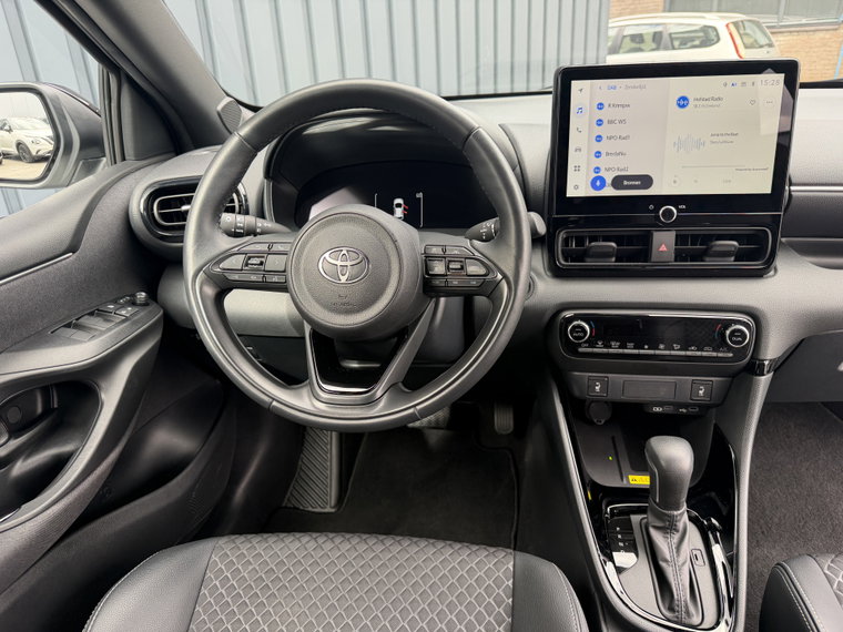 Vehicle Image 16