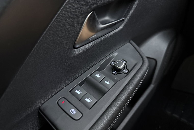 Vehicle Image 23