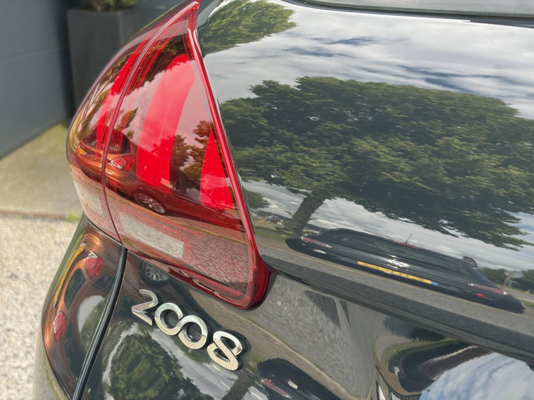 Vehicle Image 32