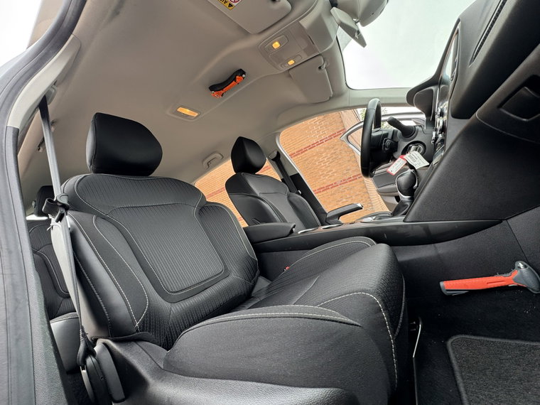 Vehicle Image 32