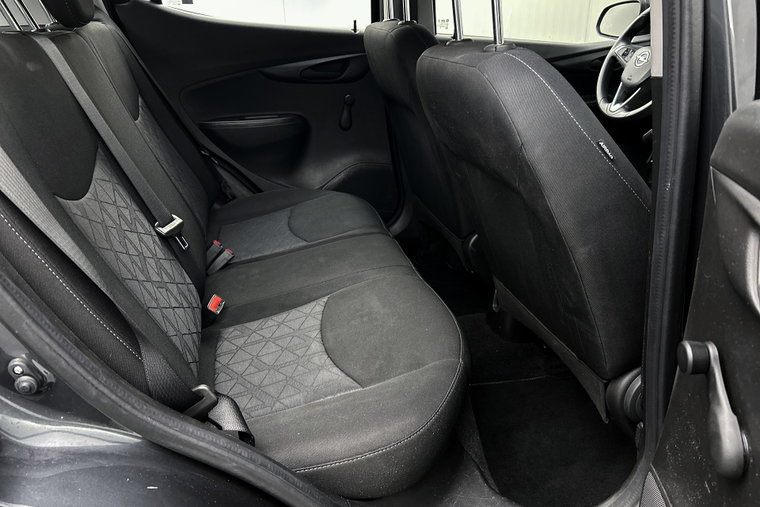 Vehicle Image 25