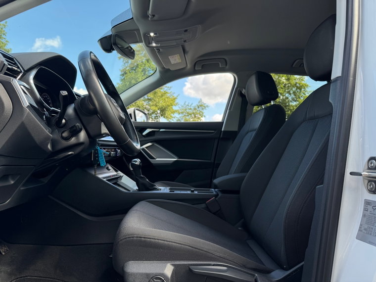 Vehicle Image 38