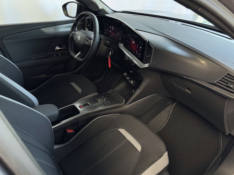 Vehicle Image 30