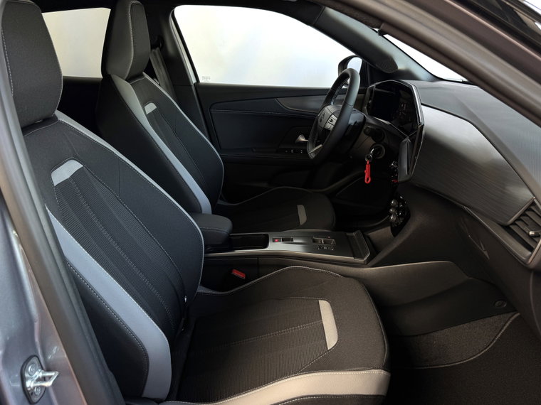 Vehicle Image 32