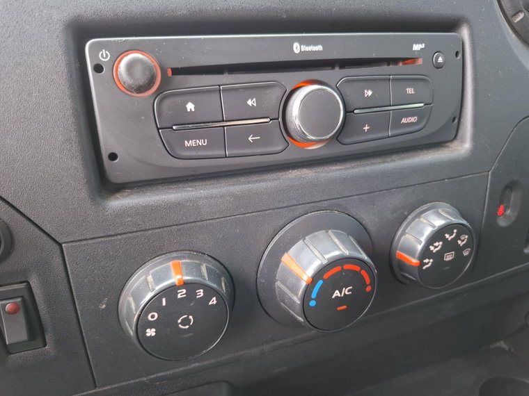 Vehicle Image 32