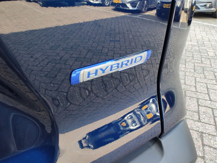 Vehicle Image 25