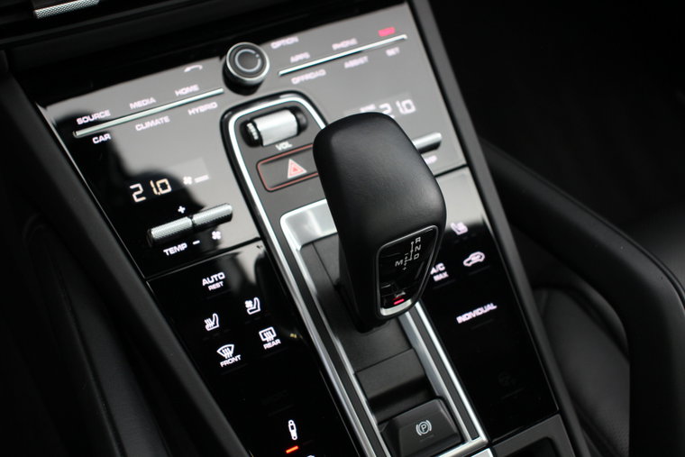 Vehicle Image 25