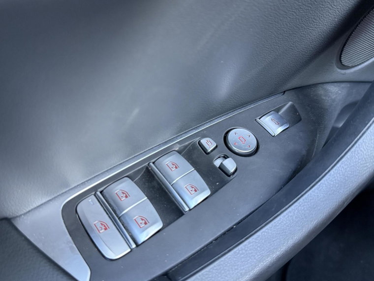 Vehicle Image 37