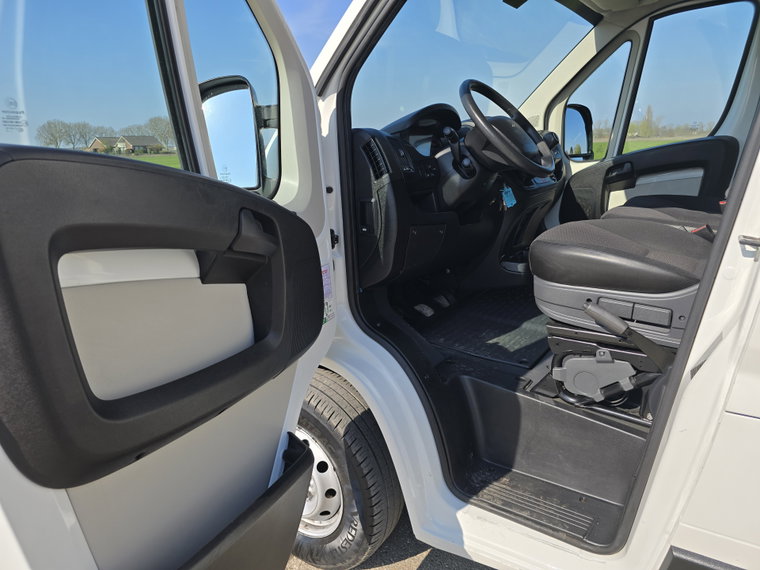 Vehicle Image 17
