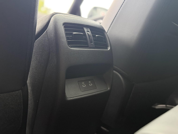 Vehicle Image 27