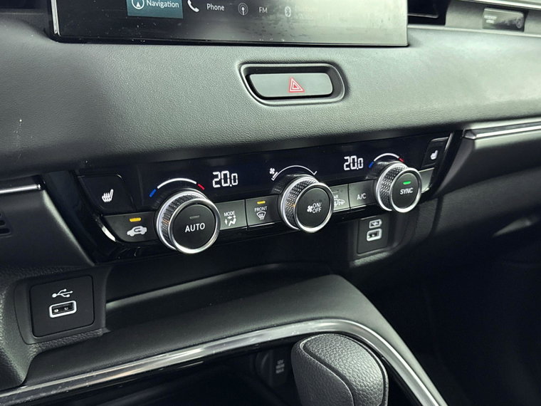 Vehicle Image 25