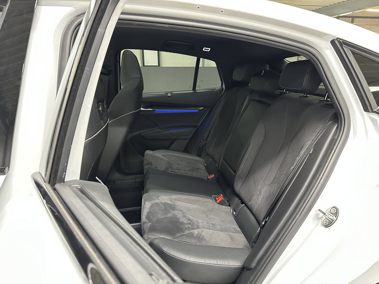 Vehicle Image 29