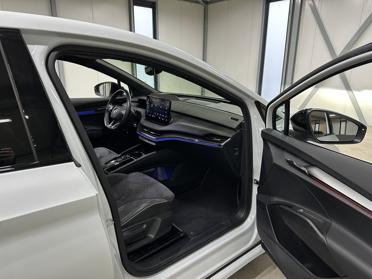 Vehicle Image 38