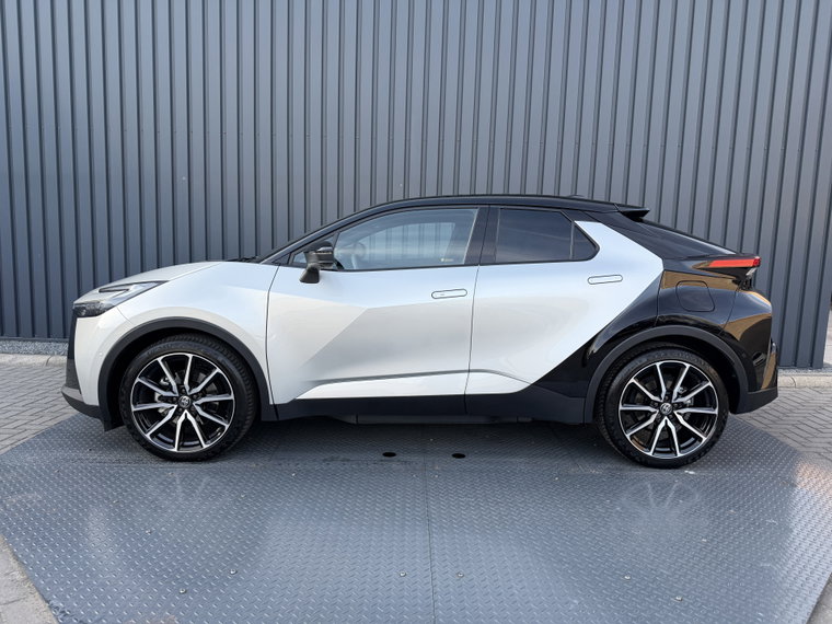Vehicle Image 16