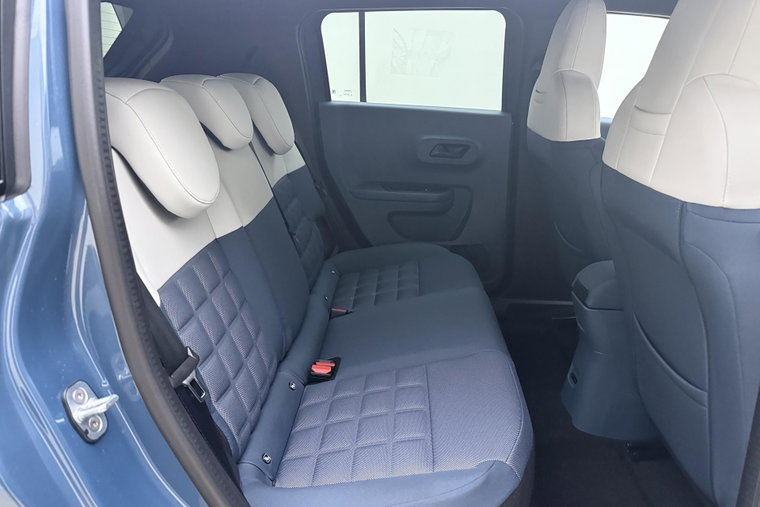 Vehicle Image 13