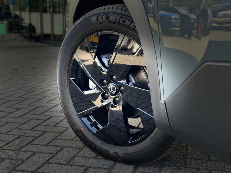 Vehicle Image 15