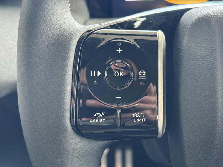 Vehicle Image 35