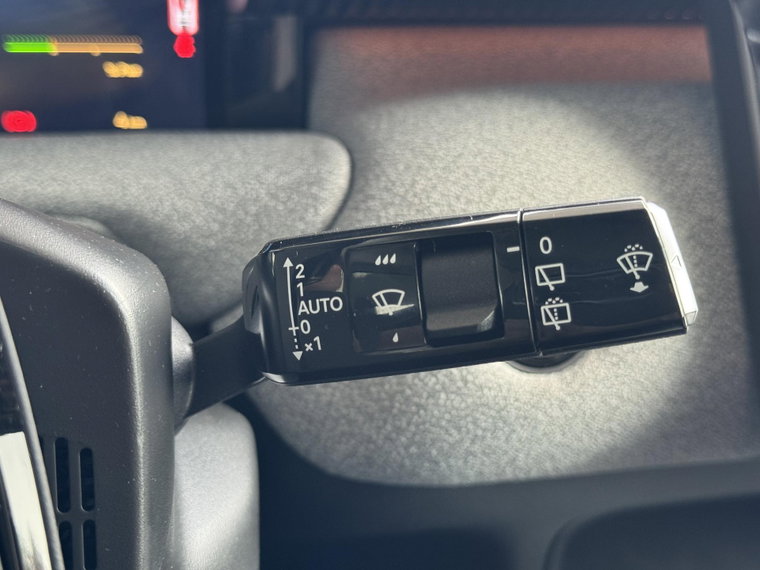 Vehicle Image 38
