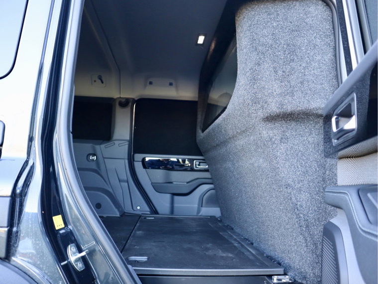 Vehicle Image 23