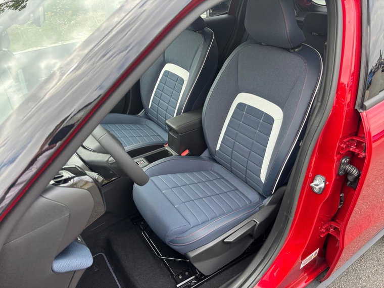 Vehicle Image 12