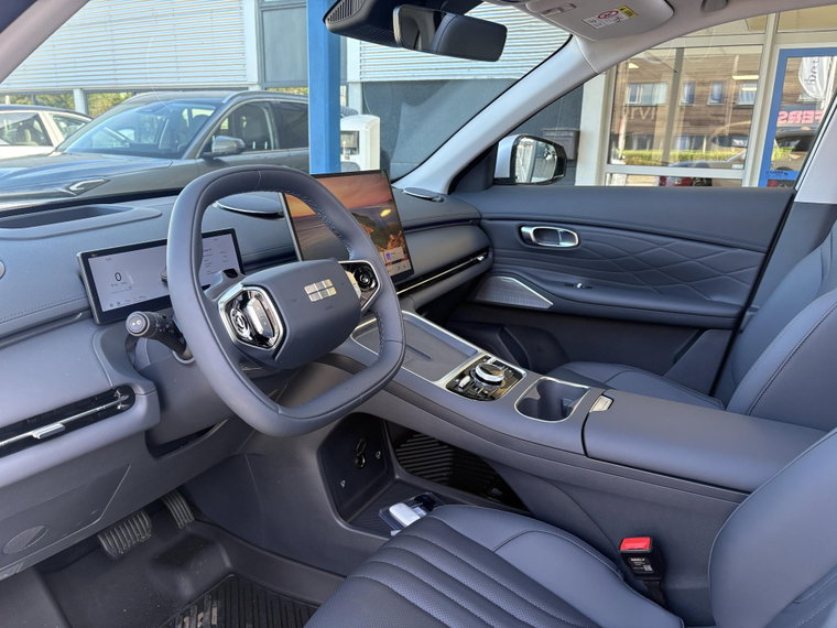 Vehicle Image 17