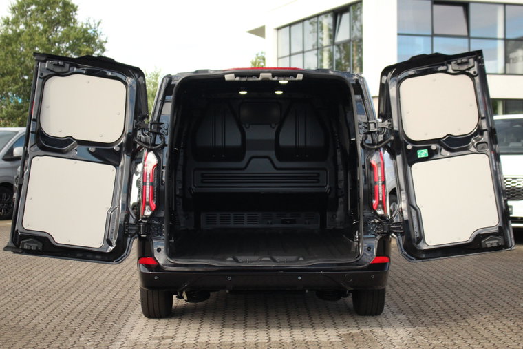 Vehicle Image 12
