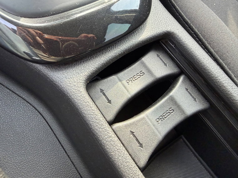 Vehicle Image 26