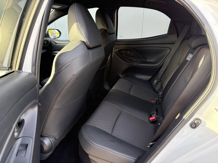 Vehicle Image 12
