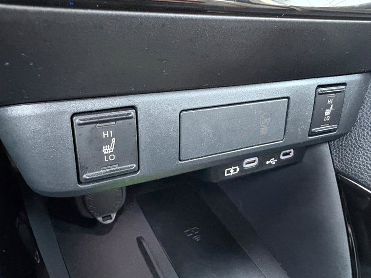 Vehicle Image 25