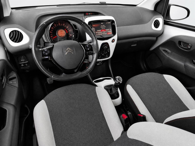 Vehicle Image 13