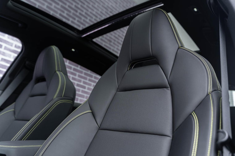 Vehicle Image 32