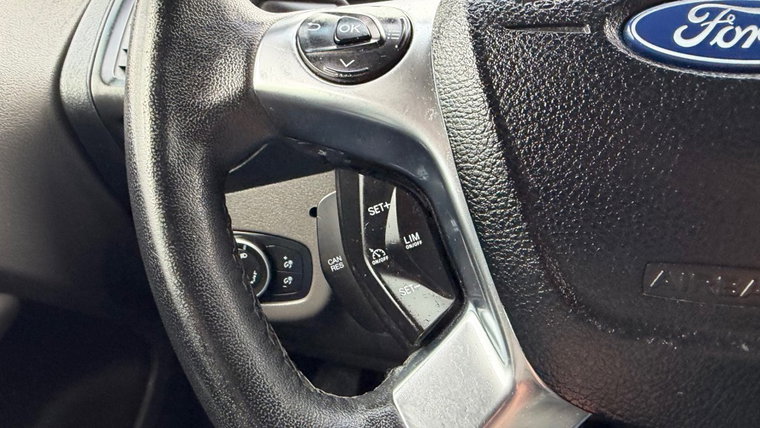 Vehicle Image 25