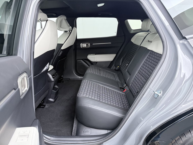 Vehicle Image 33