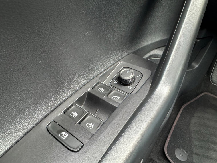 Vehicle Image 29