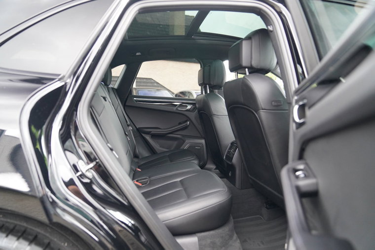 Vehicle Image 18