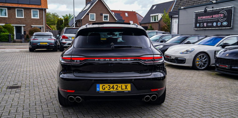 Vehicle Image 32