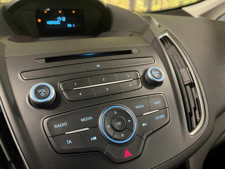 Vehicle Image 16