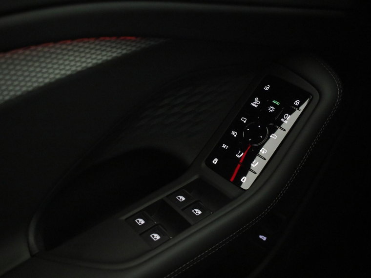Vehicle Image 23