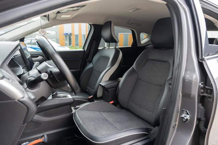 Vehicle Image 16